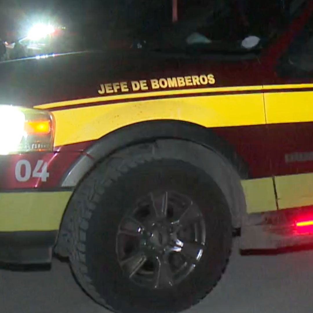 Mujer y su Hija Resultan Heridas al Volcar su Auto Frente Parque Industrial Colinas de León.